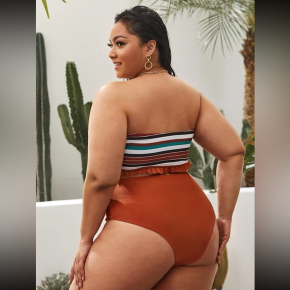 Plus size two piece strapless swimsuit - Picture 2 of 5